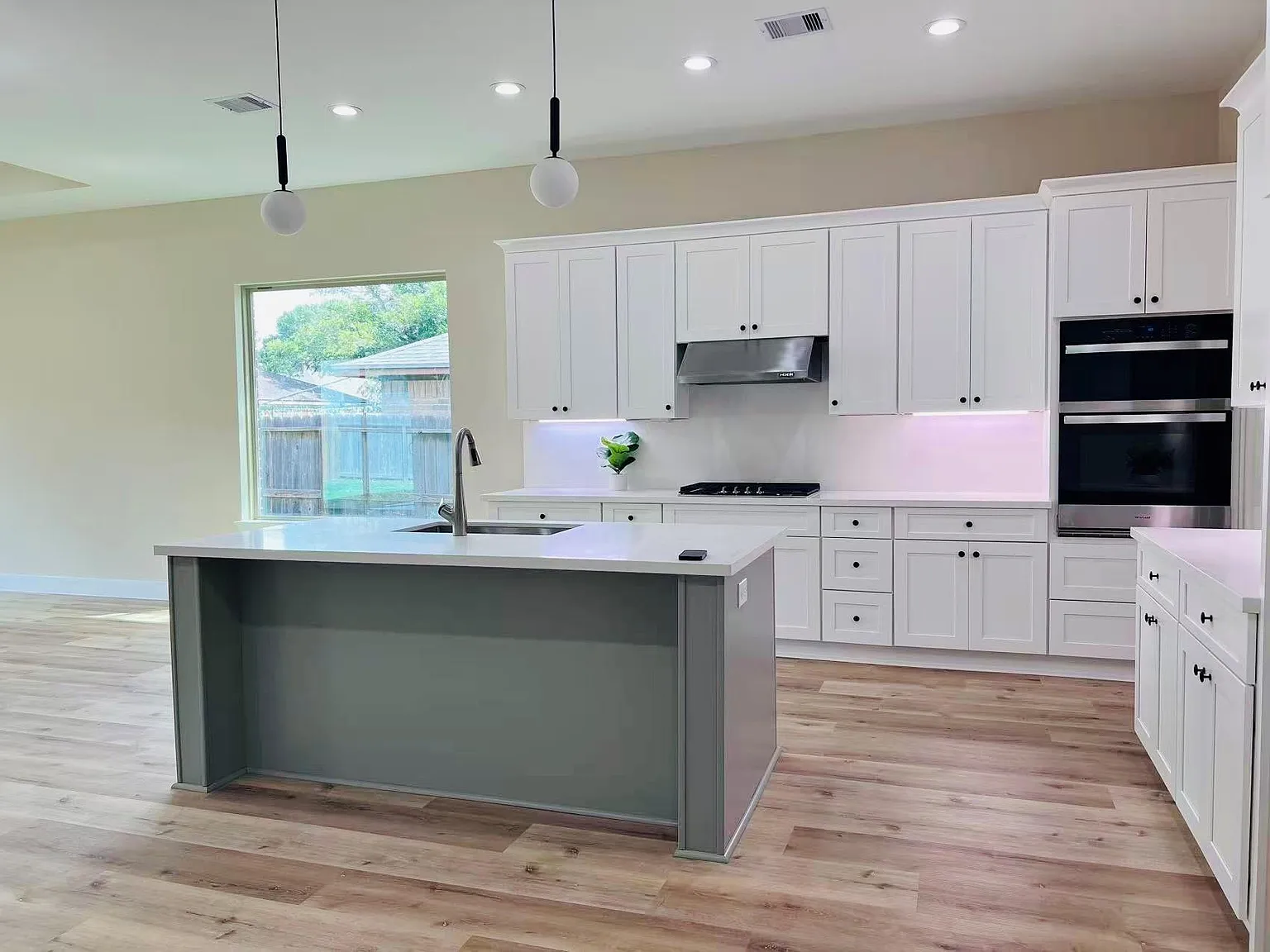 3 bed, 2.5 bath, 2103 sqft, $2,580 — Photo 3