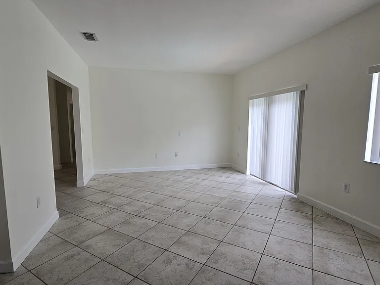15826 SW 138th Ter — Photo 19