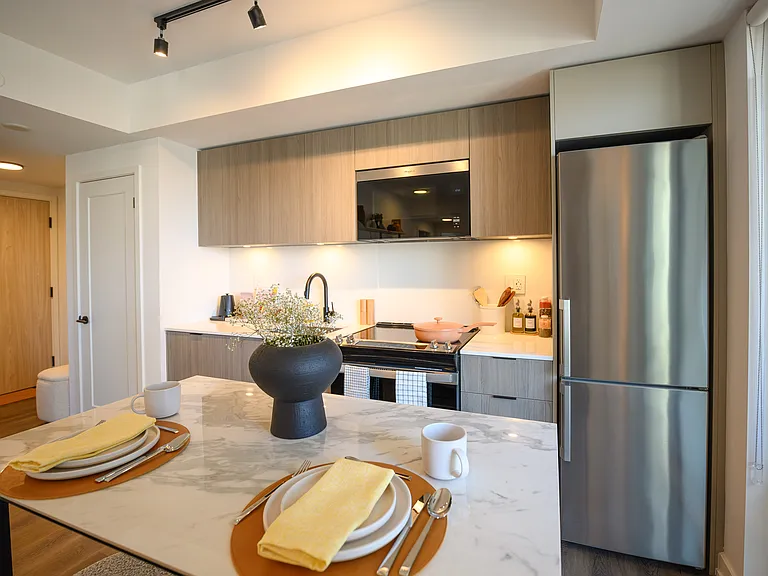 73 Broadway Ave — Photo 10