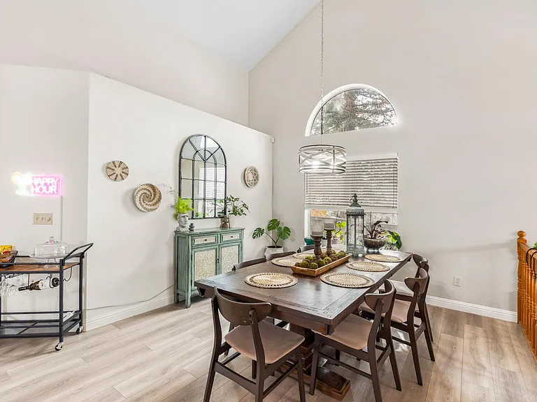 Bellsbrae Dr — Photo 13