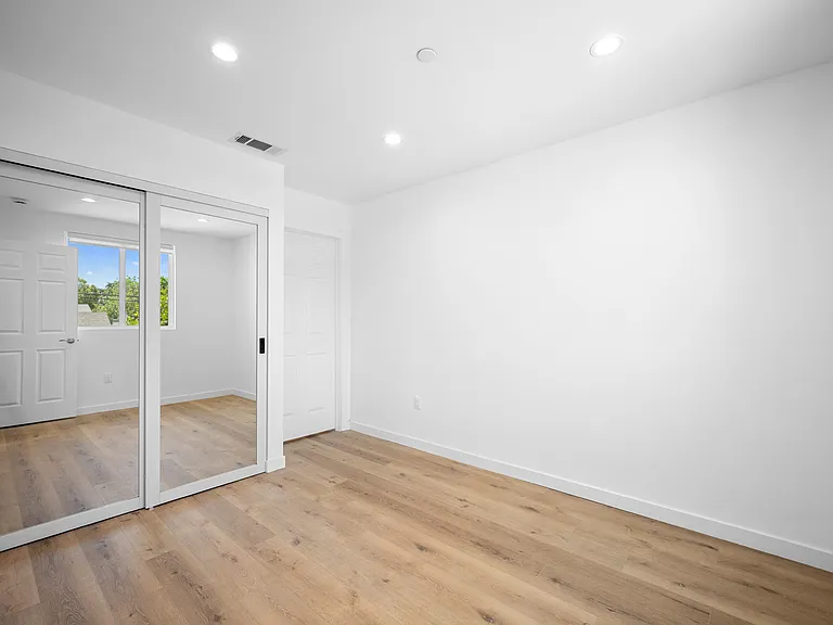 11049 Yarmouth Ave #49 — Photo 13