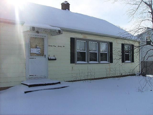 1st image of 2922 Kenmore Ave