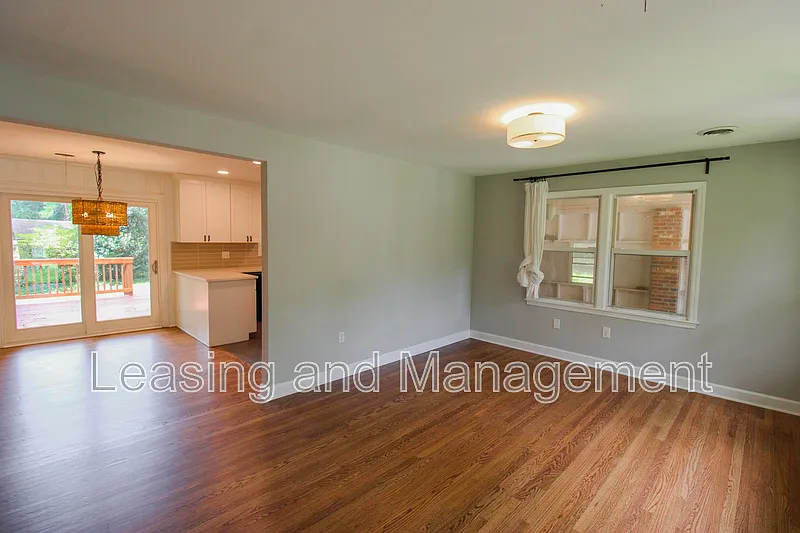 3 bed, 1.5 bath, 1244 sqft, $2,530 — Photo 2