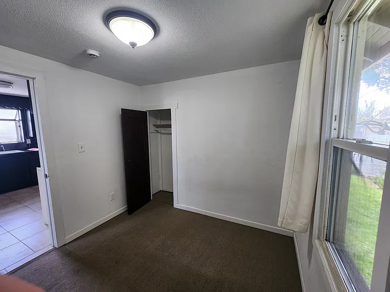 424 W Chestnut St — Photo 5