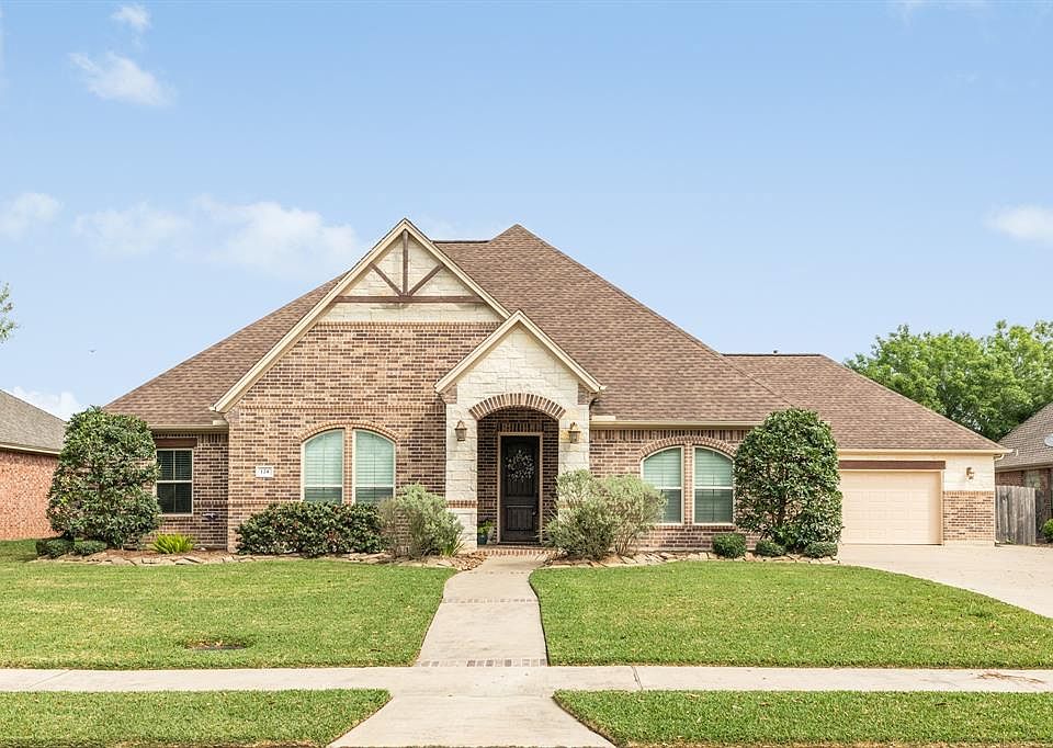 1st image of 124 Spanish Oak Cir