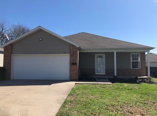 410 N Chicago Ave, Bolivar, MO 65613