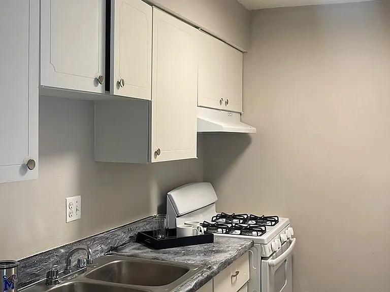 U of M Area - Southernwood Apartments — Photo 7