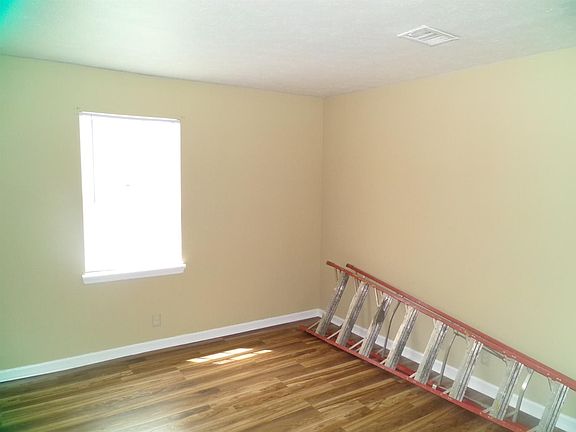 3rd image of 400 Freedom Dr APT 1