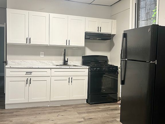 5th image of 2257 Old 6th Ave #1