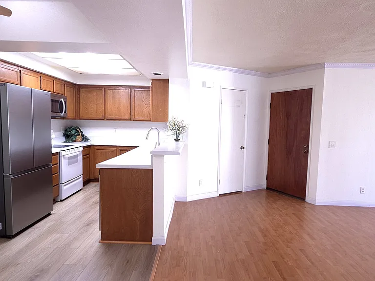 7 Carriage Way — Photo 4