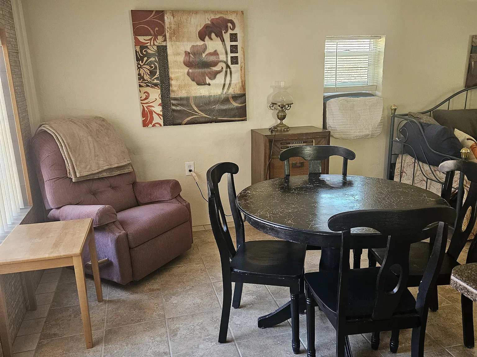 1 bed, 565 sqft, $1,300 — Photo 2