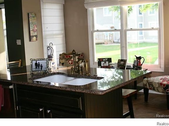 5th image of 852 Linden Way