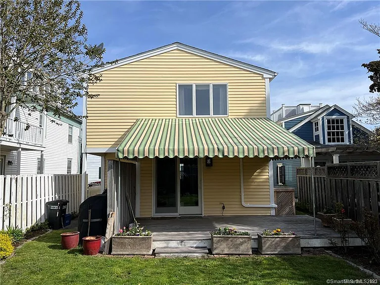 15 Trumbull St — Photo 2
