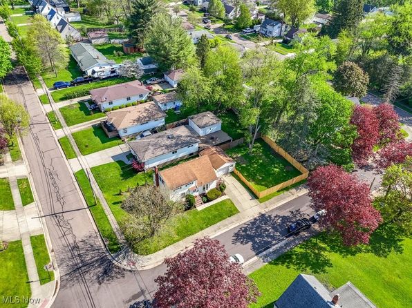2435 Scotland Dr, Akron, OH 44305