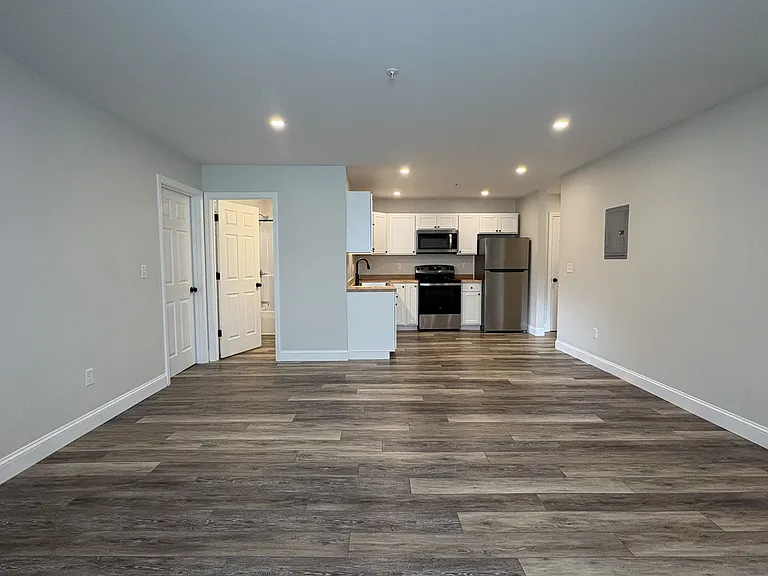 37 Cottage St #E — Photo 12