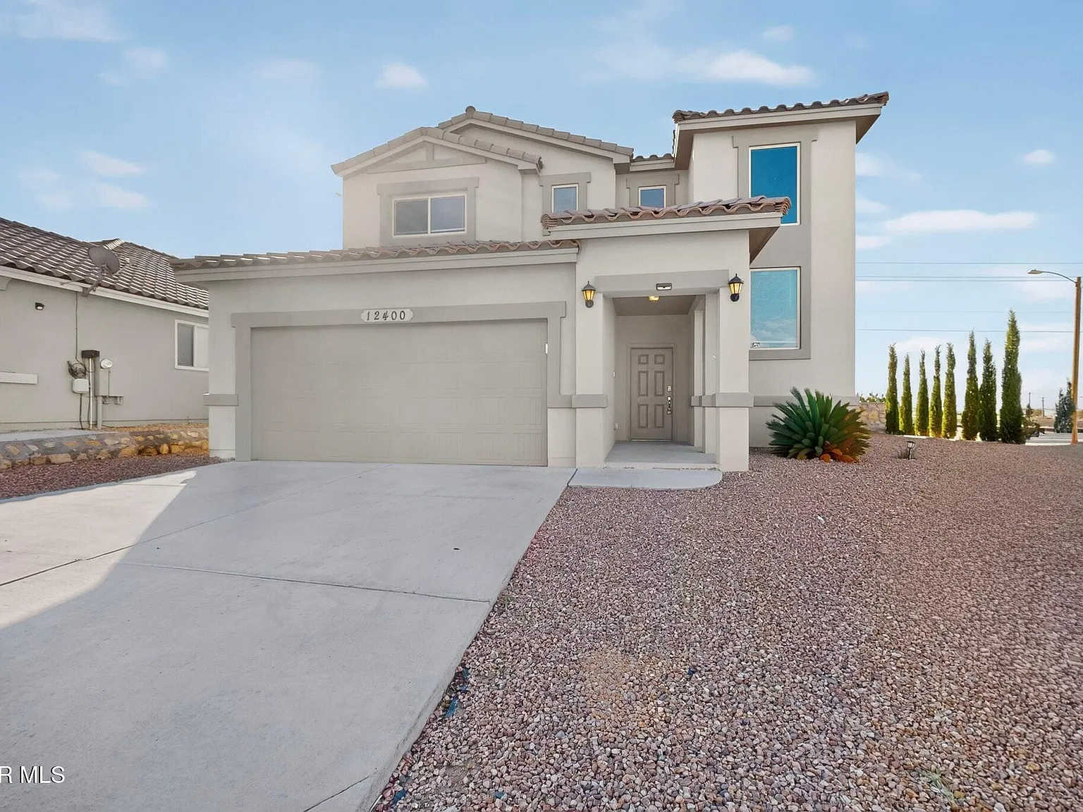 4 bed, 2.5 bath, 2395 sqft, $1,975 — Photo 1