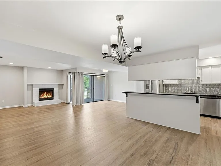 605 Candler St #B13 — Photo 12