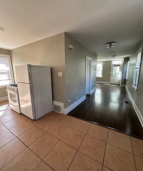310 W Scott St #A — Photo 13