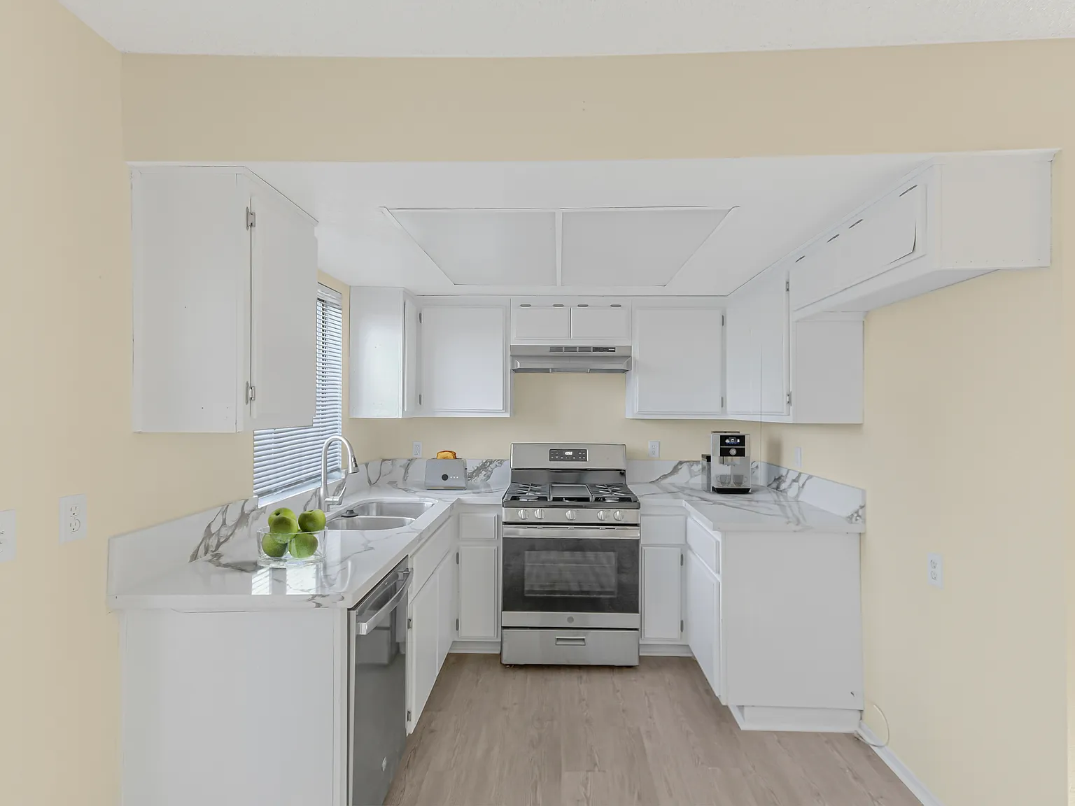 2 bed, 1100 sqft, $2,195 — Photo 3