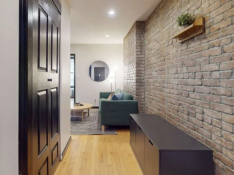 240 E 28th St #8 — Photo 4