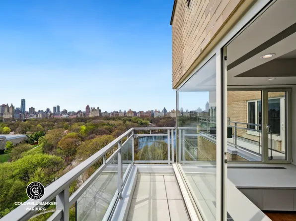 1050 5th Avenue image 2 of 24