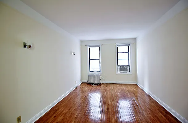 Rented by Julianna Realty Corp | media 4