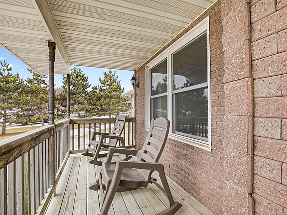 2nd image of 20927 Marshfield Cir