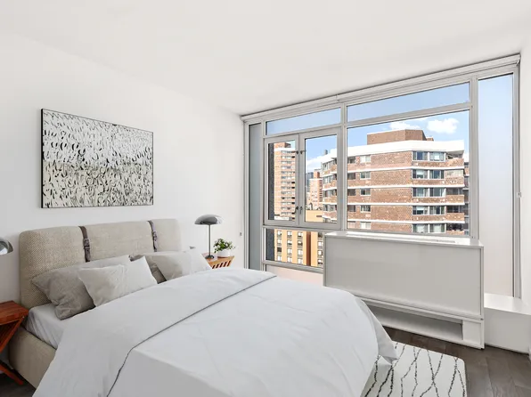 385 First Avenue image 5 of 8