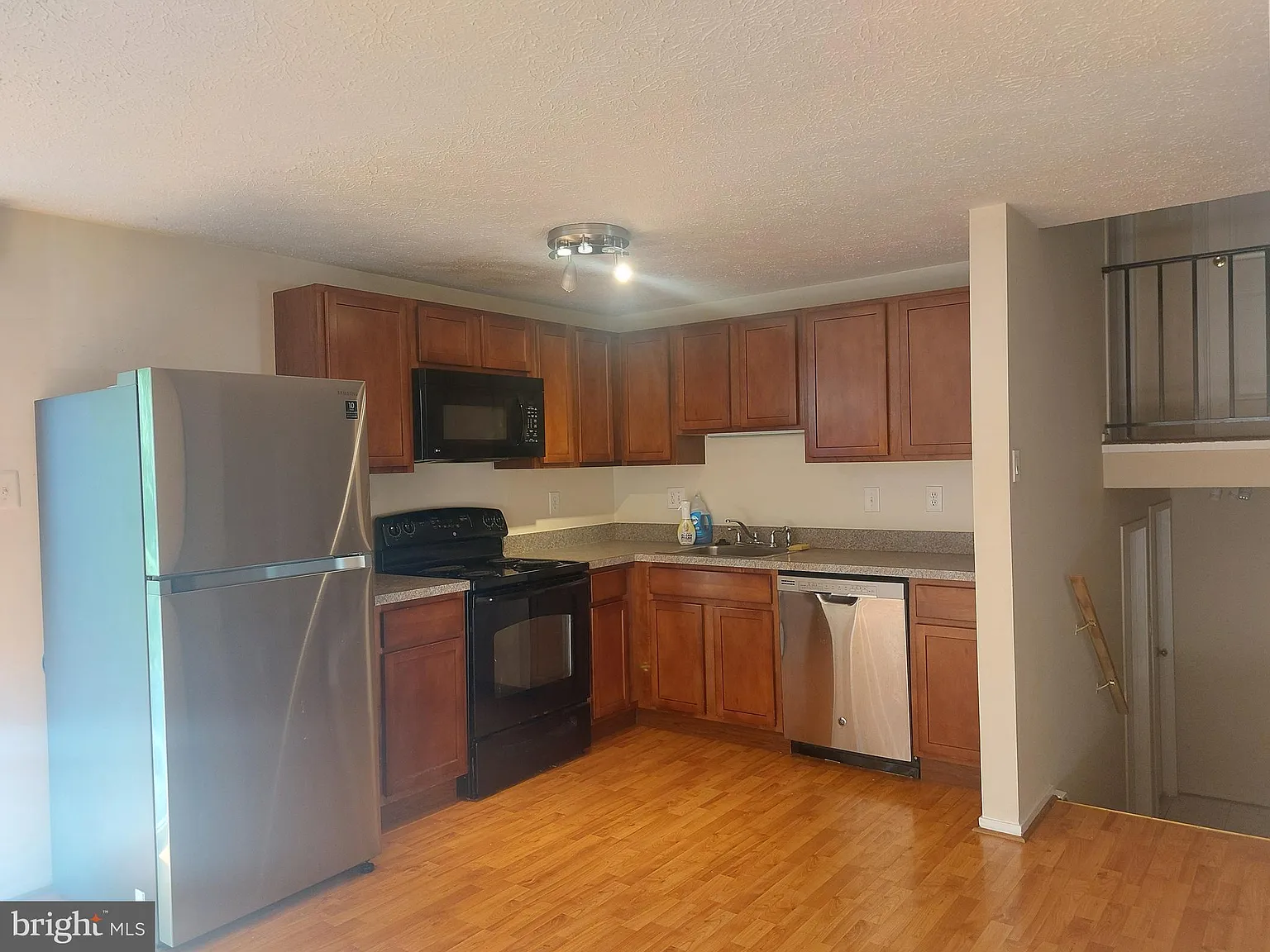 3 bed, 1232 sqft, $2,700 — Photo 3
