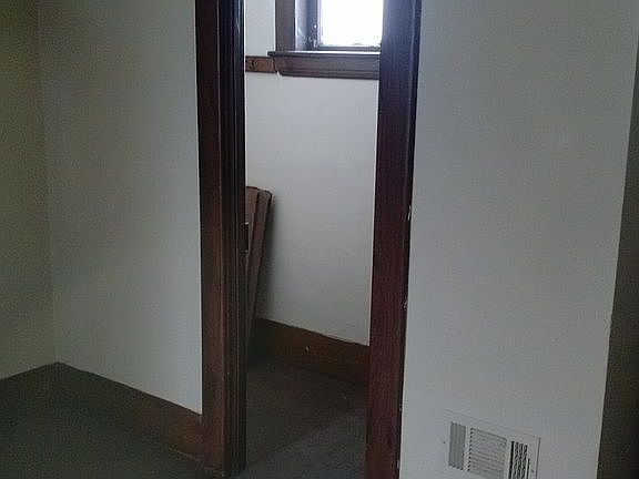 5th image of 3735 Marvin Ave