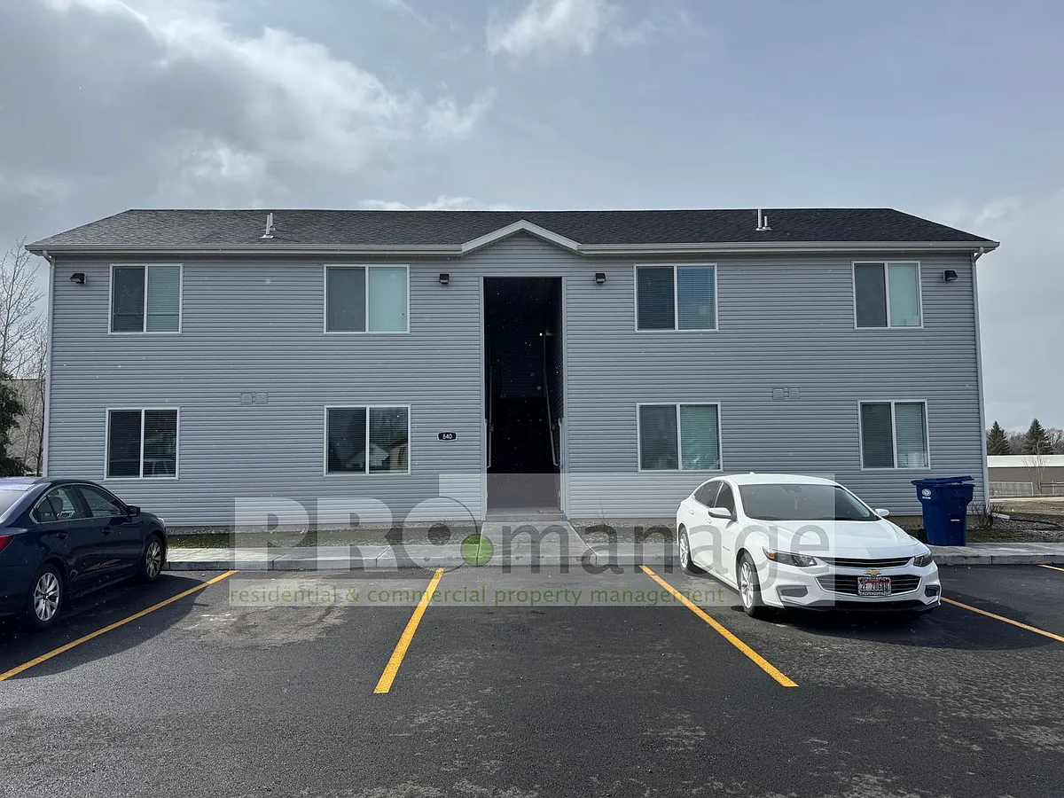 Building Photo - 840 W 3 N #1