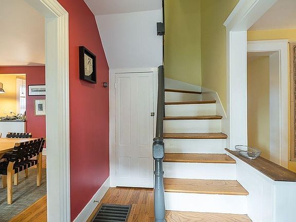 2nd image of 32 Abbott St