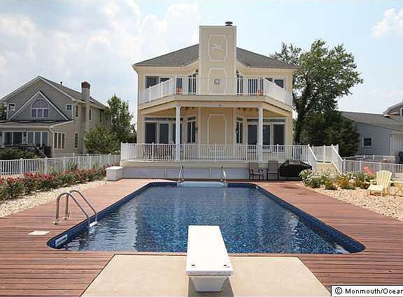 3rd image of 820 North Dr