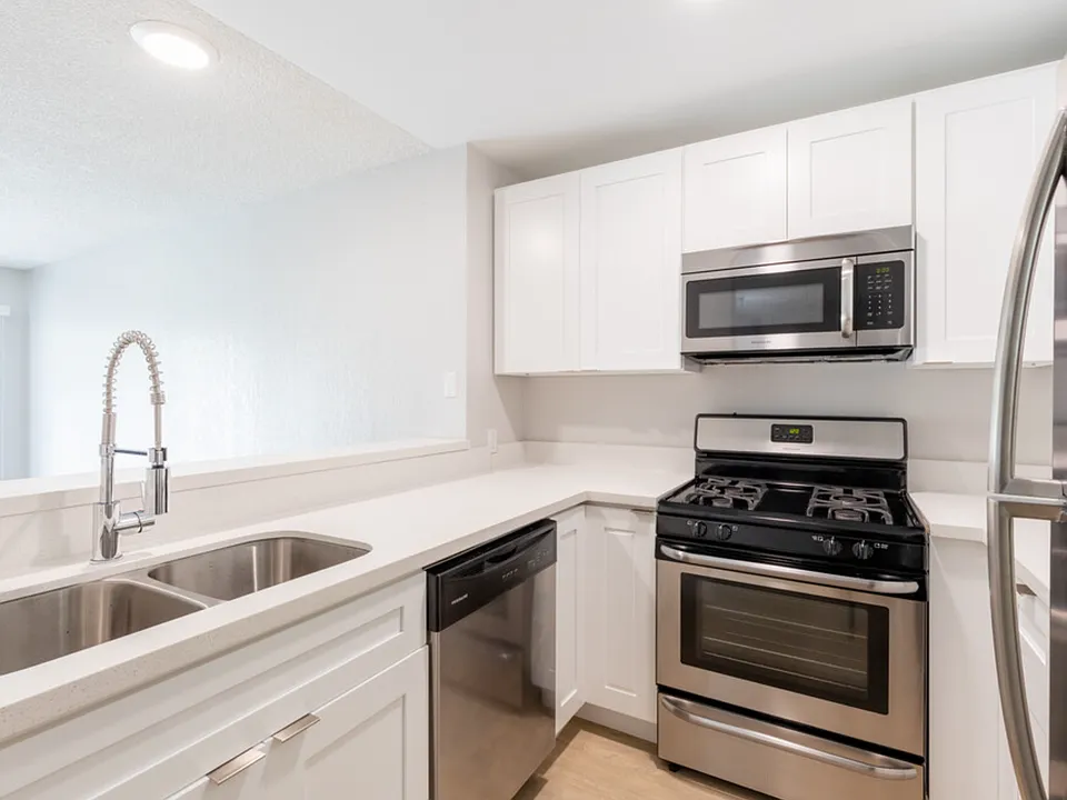 Alexandria II Apartments | Spacious 2-Bedroom Apartments in Koreatown
