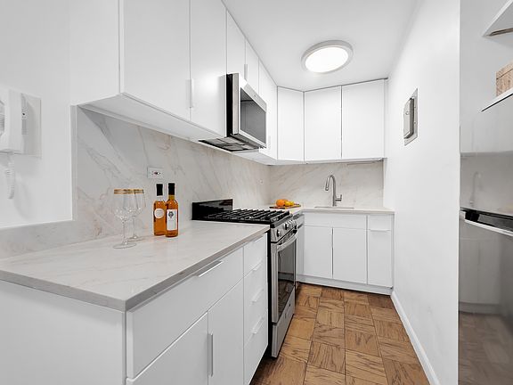 3rd image of 310 W 56th St APT 10F