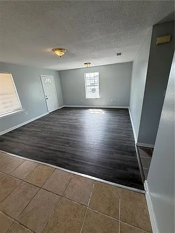 3 bed, 2.0 bath, 1085 sqft, $1,650 — Photo 2