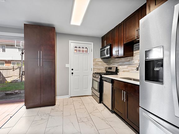 5th image of 7847 N Nordica Ave