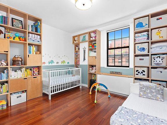 5th image of 319 W 118th St #4L