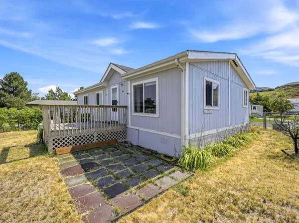 255 NW Golden Hills Dr Space 39, Pullman, WA 99163