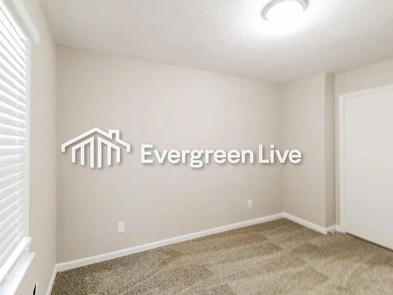 390 Springlake Dr — Photo 4