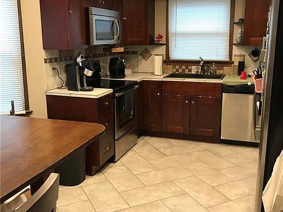 2nd image of 3121 Bloomfield Ct