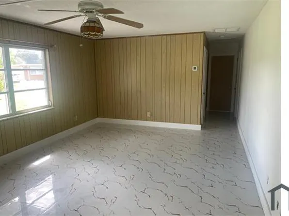 121 Andros St, Lehigh Acres, FL 33936