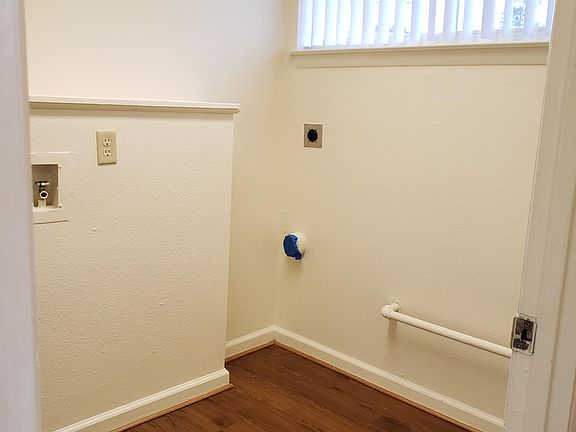 3rd image of 939 Watertown Ct
