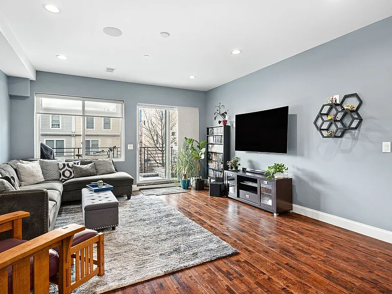 1516 Cambridge St #2 — Photo 4