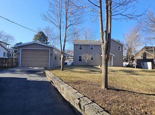 2120 Beach Dr, Fox River Grove, IL 60021