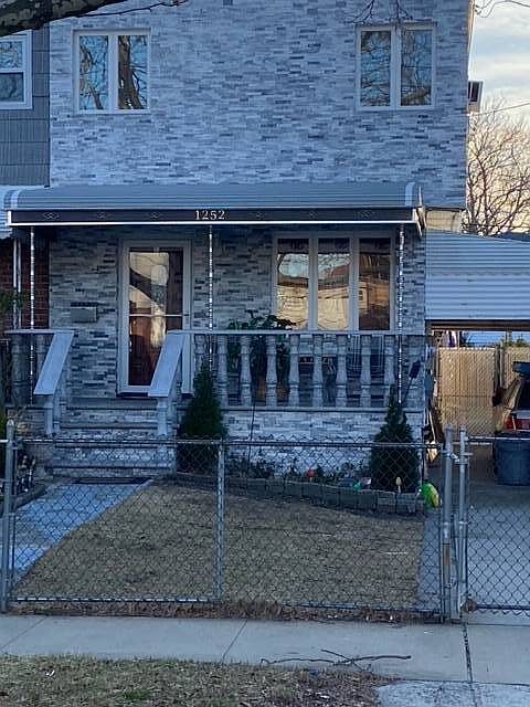 1st image of 1252 E 102nd St