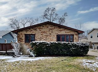 570 Lawrence Ave, Gurnee, IL 60031