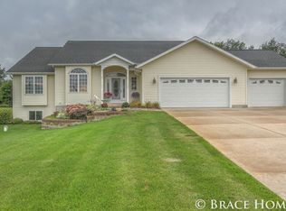 10685 Thorn Edge Dr NE, Rockford, MI 49341