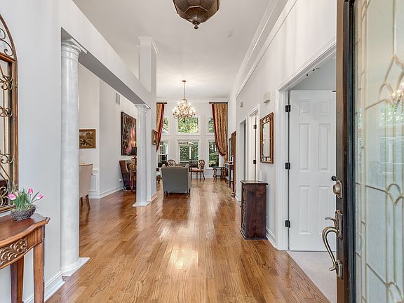 5th image of 9460 Knollcrest Blvd