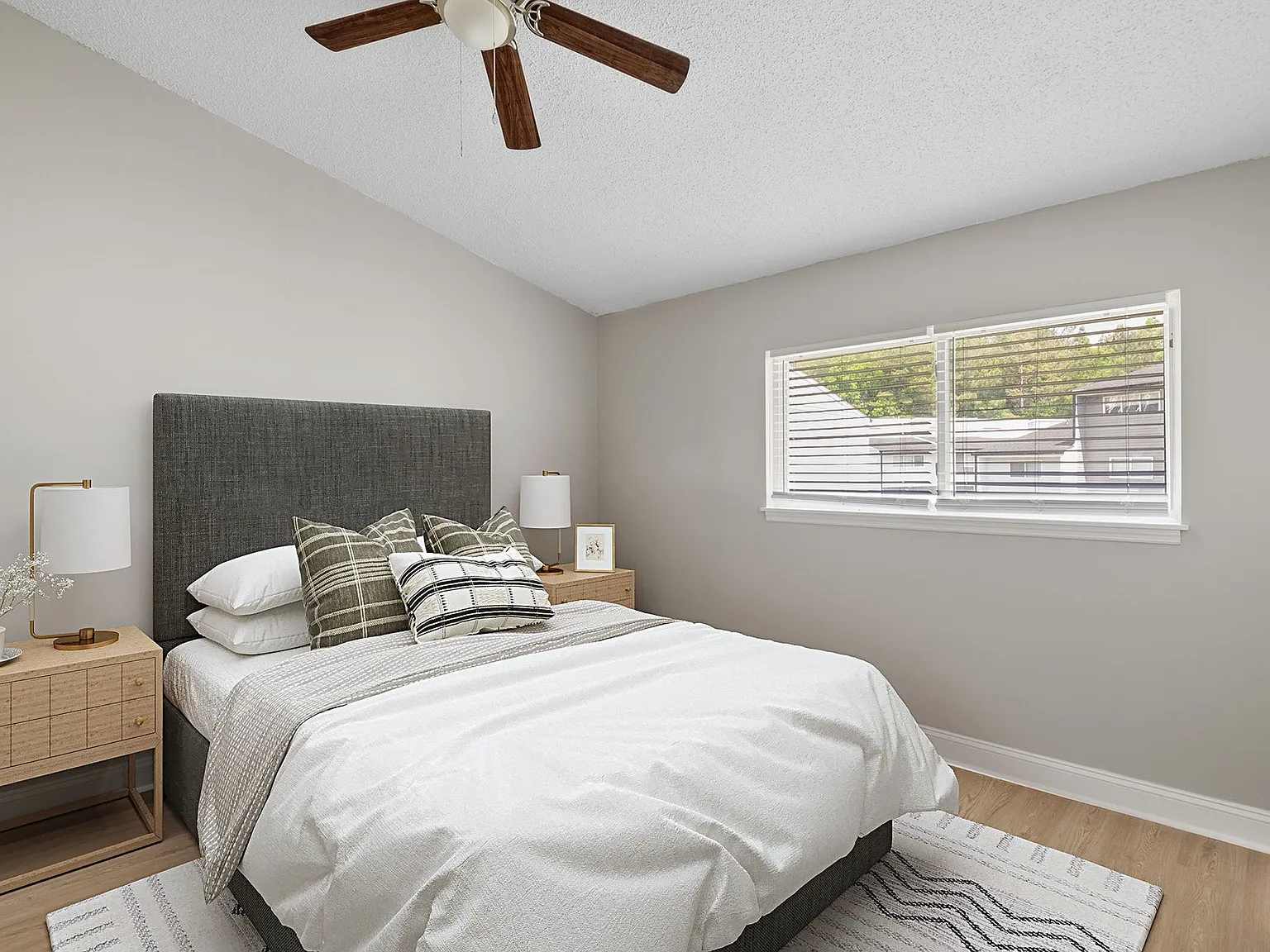 Colonial Pointe Apartments — Photo 3